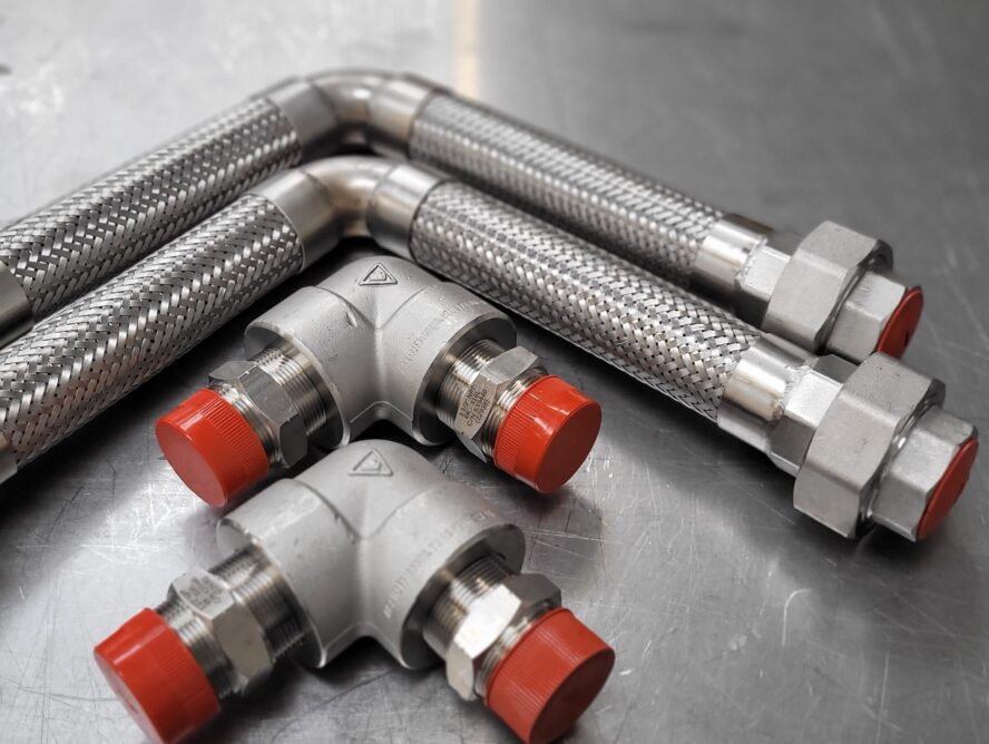 Dog leg hoses